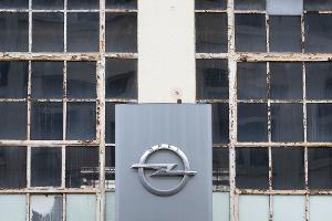 Der Mutterkonzern Stellantis schrumpft die Opel-Entwicklung weiter.