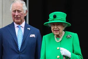 König Charles feiert 100. Geburtstag der Queen mit historischer Rede
