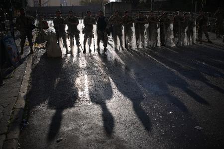 Protest in Beirut: Libanesische Soldaten bewachen Regierungspalast