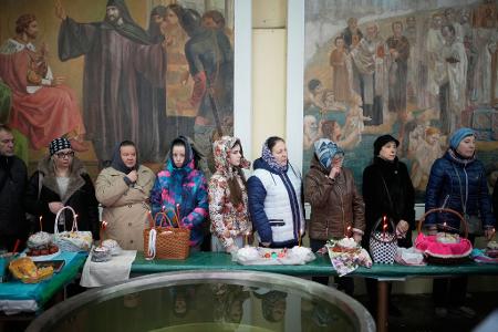 Orthodoxe Christen in Russland und in der Ukraine sollen dank einer Waffenruhe bis Sonntag Ostern feiern können. 