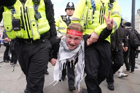 Bei der Demo in London gab es Hunderte Festnahmen. 