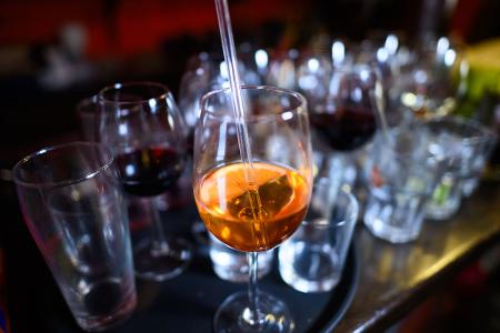 Das Gesetz regelt auch Beschränkungen für die Chemikalien Gamma-Butyrolacton (GBL) und 1,4-Butandiol (BDO). Sie sind als K.o.-Tropfen bekannt. (Symbolbild)