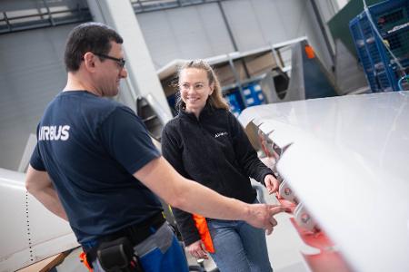 Michelle Klautke leitet ein Reparaturteam.