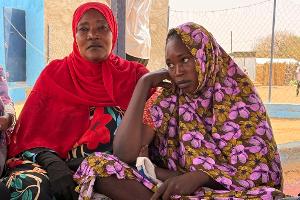 Yeman Mohamat Ramadan (links) engagiert sich im Flüchtlingslager für Frauenrechte und will die Mauer des Schweigens über Gewalt durchbrechen.