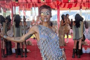 Kaum zu erkennen: Teyana Taylor zeigt sich futuristisch