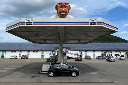 IMAGO Trigema Tankstelle