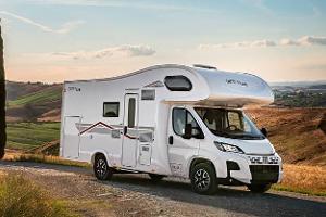 Giottiline Außen, Giottiline Siena 422, Alkoven, Wohnmobil, Kompakt, Günstig