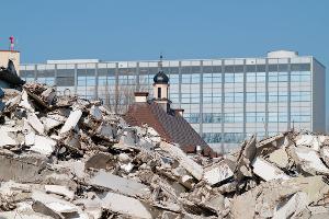 Bauschutt ist einem Gutachten zufolge auch ein wichtiger Rohstoff. (Archivbild)