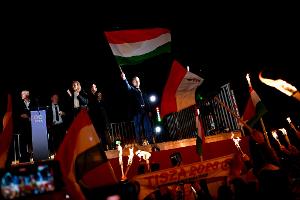 Mit dem Wahlsieg seiner Tisza-Partei beendet Peter Magyar die Ära des Langzeit-Herrschers Viktor Orban. 