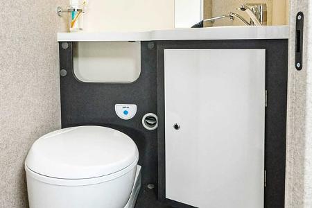 Toilette, Forster T 745 EB, Wohnmobil, Teilintegriert, Preiswert, Einzelbett
