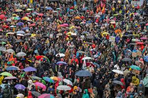 In Deutschland leben mehr als 80 Millionen Menschen. Laut einer Prognose könnte die Zahl in den kommenden Jahren sinken.