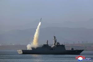 Nordkorea hat erneut Raketen vom neuen Marinezerstörer "Choe Hyon" abgefeuert (Archivfoto).