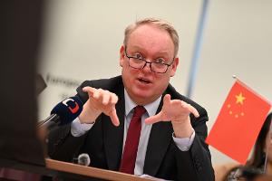 Kammerpräsident Eskelund sieht Gefahr durch China für europäische Firmen mancher Branchen. 