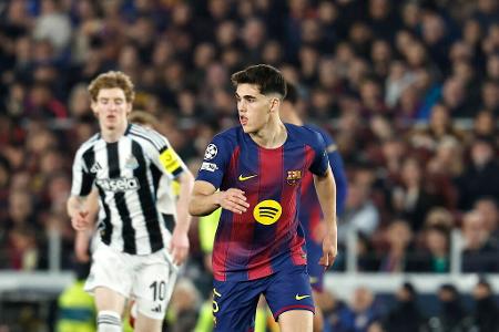 ABWEHR: Pau Cubarsi (FC Barcelona) - Pau Cubarsi ist 19 Jahre alt und beim FC Barcelona bereits gesetzt. Das Portal 'fichajes.net' will erfahren haben, dass sich der FC Bayern mit dem Spanier befasst. Ein Vertrag bis 2029 und die angebliche Ausstiegsklausel von 500 Millionen Euro dürften einen Deal jedoch ausschließen.