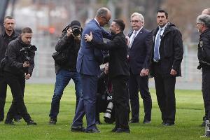 Kanzler Merz empfängt den ukrainischen Präsidenten. 