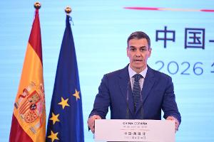 Sánchez wies in China die Kritik an der Maßnahme zurück.