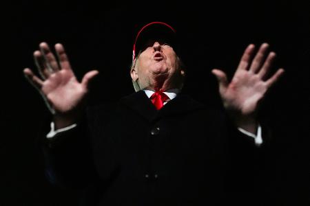 US-Präsident Donald Trump legt sich mit der katholischen Kirche an. 