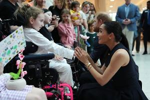 Meghan und Harry besuchten Patienten einer Kinderklinik und deren Angehörige.