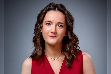 ESC 2026: Emily Busvine empfängt Acts im Green Room