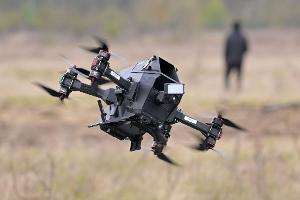 Ein neues Joint Venture in Brandenburg an der Havel unter anderem mit dem Druckmaschinenhersteller Heidelberg demonstriert die Technik einer Abfangdrohne. 