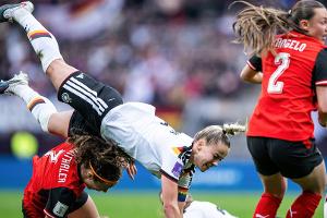 DFB-Frauen bangen um Gwinn: "Ein Schockmoment"