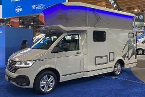 Teilintegriert, Hubdach, Außenansicht, Fahrerseite, aufgeklappt