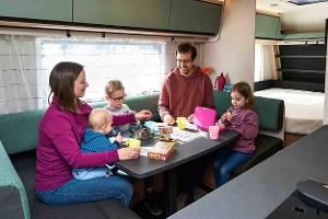 Dethleffs Camper 560 FMK (2025) Sitzgruppe f