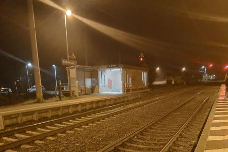 Nachtaufnahme im Bahnhof Dornburg (Bundespolizei)
