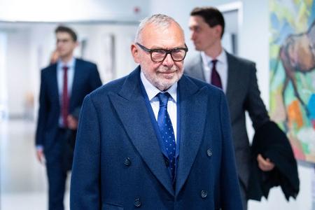 Der Ex-Kanzler war ein gut bezahlter Multifunktionär der Signa-Gruppe. 