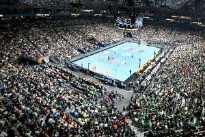 "Ein bisschen komisch": Glasboden sorgt für Aufsehen