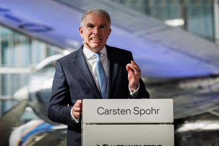 Lufthansa-Chef Carsten Spohr steht zum Streik entschlossenen Piloten und Flugbegleitern entgegen.