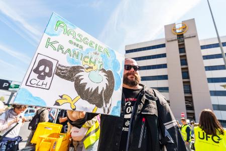 Proteste von Beschäftigten begleiten das Lufthansa-Jubiläum.
