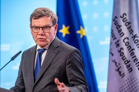 Bundesaußenminister Johann Wadephul (CDU) spricht auf der dritten Internationalen Sudan-Konferenz.