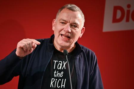 Jan van Aken hat seinen Rückzug vom Parteivorsitz angekündigt. (Archivbild)