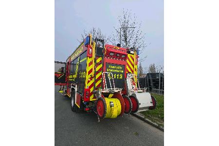 Bildunterschrift: HLF an der Einsatzstelle Bildnachweis: Feuerwehr Bremerhaven Einsatzdokumentation