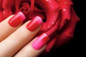 Im Trend: Diese Farbkombis sehen auch auf den Nägeln gut aus