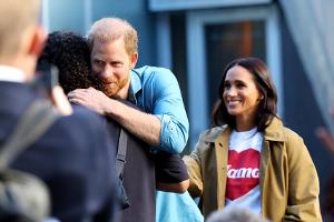 Herzogin Meghan trägt in Melbourne T-Shirt mit besonderer Botschaft