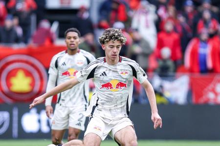 MITTELFELD: Adri Mehmeti (New York Red Bulls) - Mit gerade einmal 16 Jahren ist der zentrale Mittelfeldspieler bereits in der MLS gesetzt. 'SportsBoom' zufolge soll der FC Bayern deshalb Interesse an Mehmeti haben. Doch Achtung: Borussia Dortmund, RB Leipzig sowie weitere Klubs aus Europa schauen wohl ebenfalls ganz genau nach New York.