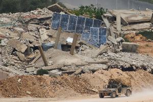 Israels Premier ordnet eine Ausweitung der Sicherheitszone im Südlibanon an. 