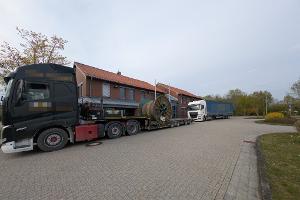 Der überladene Sattelzug.