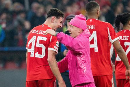 Jungstar Karl in pink: 