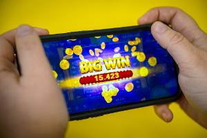 Seit 2021 können Online-Glücksspiele in Deutschland erlaubt werden. (Symbolbild)
