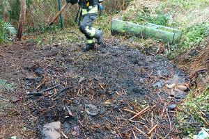 Die verbrannte Fläche nach den Löschmaßnahmen