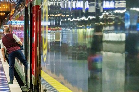 Für alle, die anpacken und in Erinnerung bleiben: Bahnmitarbeiter bekommen Auszeichnung. (Symbolbild)