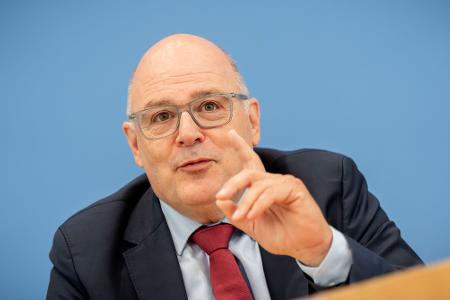 Arbeitgebervertreter Steffen Kampeter geht davon aus, dass nur wenige Unternehmen die Prämie zahlen werden. (Archivbild)