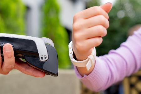 Digitales Bezahlen: Viele sind mit Trinkgeld-Vorschlägen unzufrieden