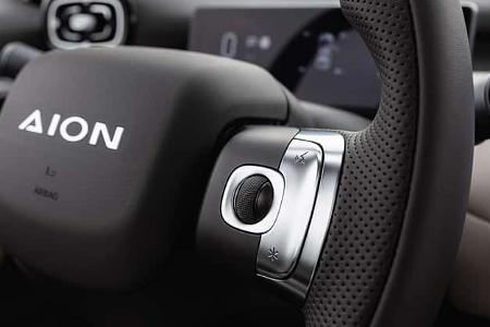 Aion UT, Lenkradtasten