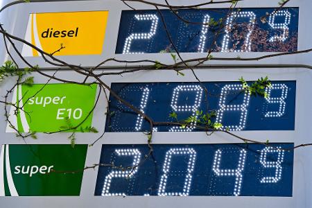Vor dem Preissprung am Mittag gab es an einigen Tankstellen Benzin für weniger als 2 Euro. 