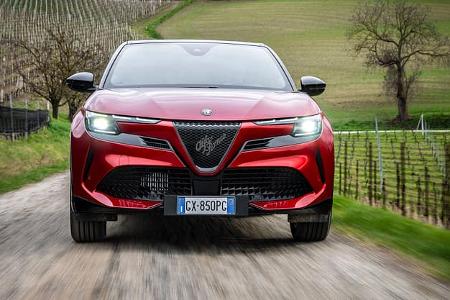 Alfa Romeo Junior Ibrida Q4