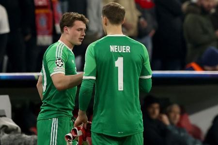 Jonas Urbig, Manuel Neuer